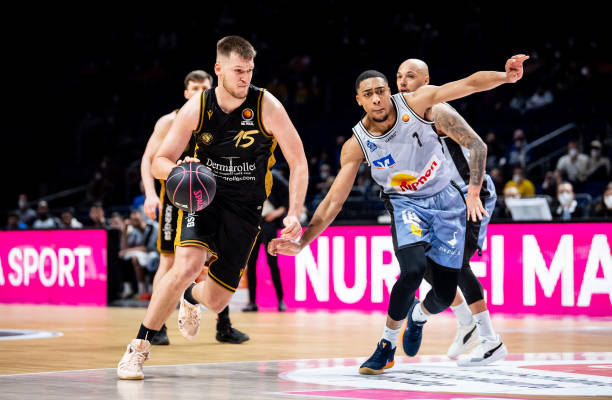 中屡屡祭出 中屡屡祭出