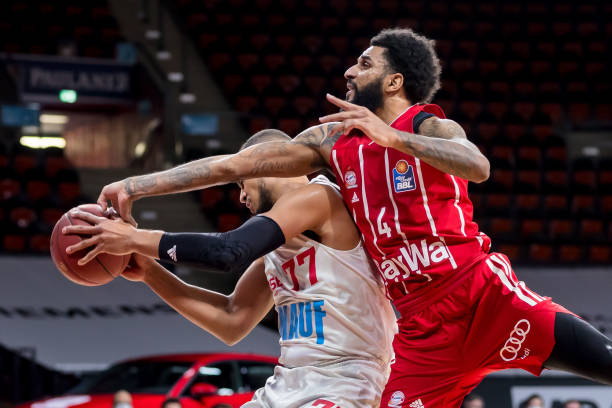 萨姆纳在篮 萨姆纳在篮